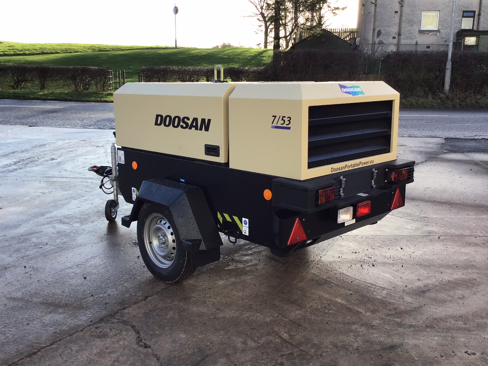 Doosan Portable Air Compressors 7/53 Gordons Construction