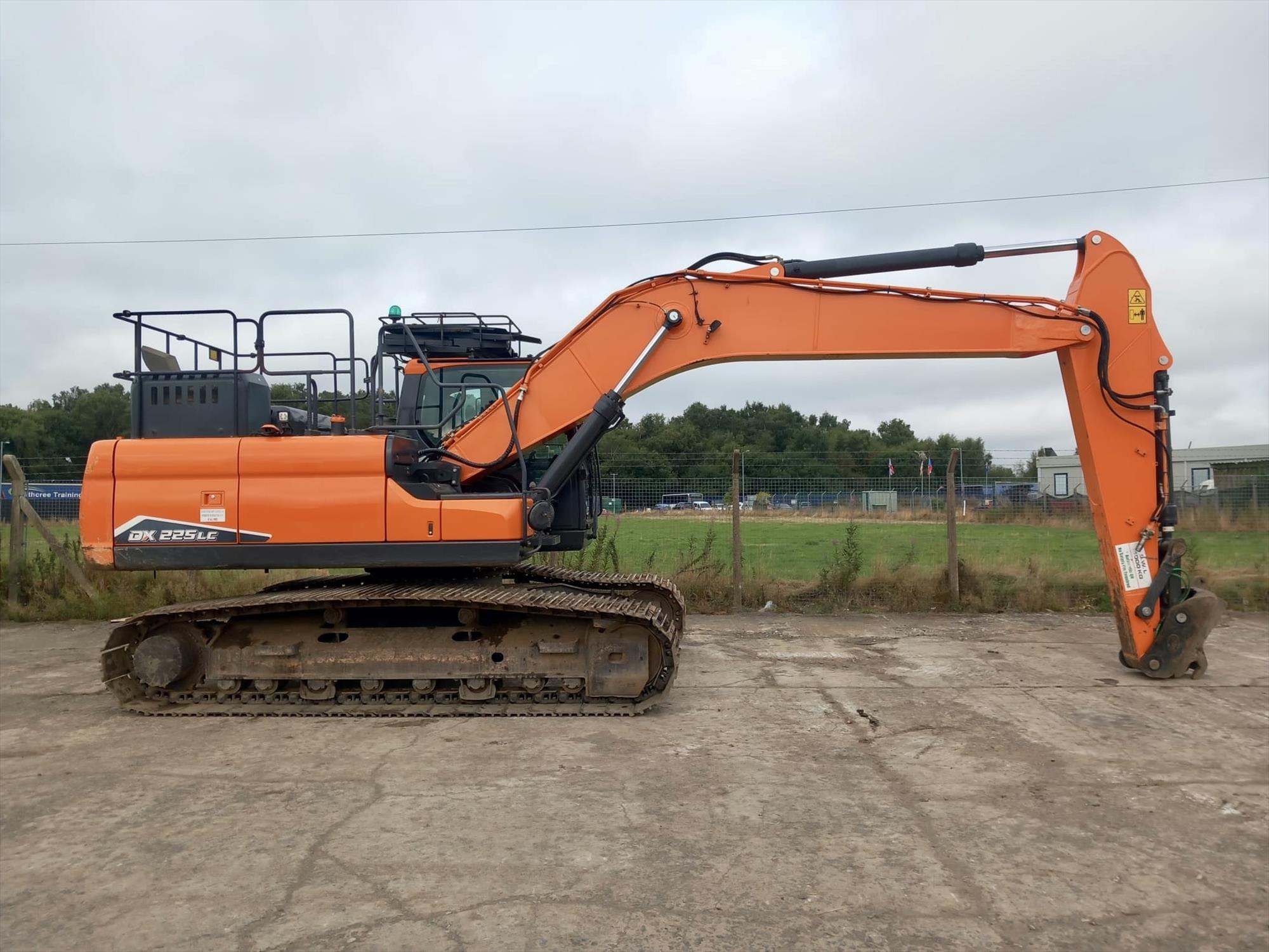 Develon DX225LC-7