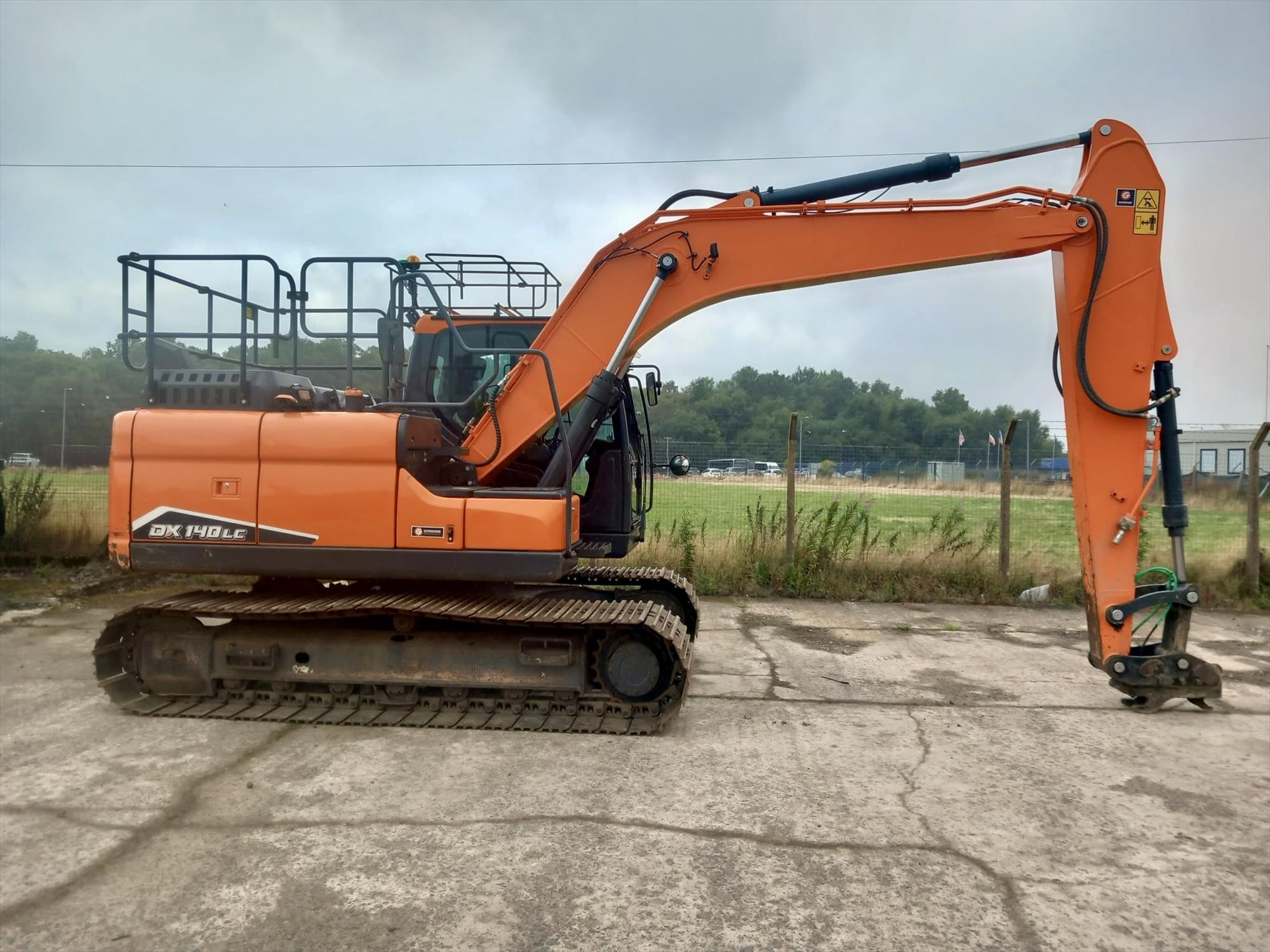 Develon DX140LC-7