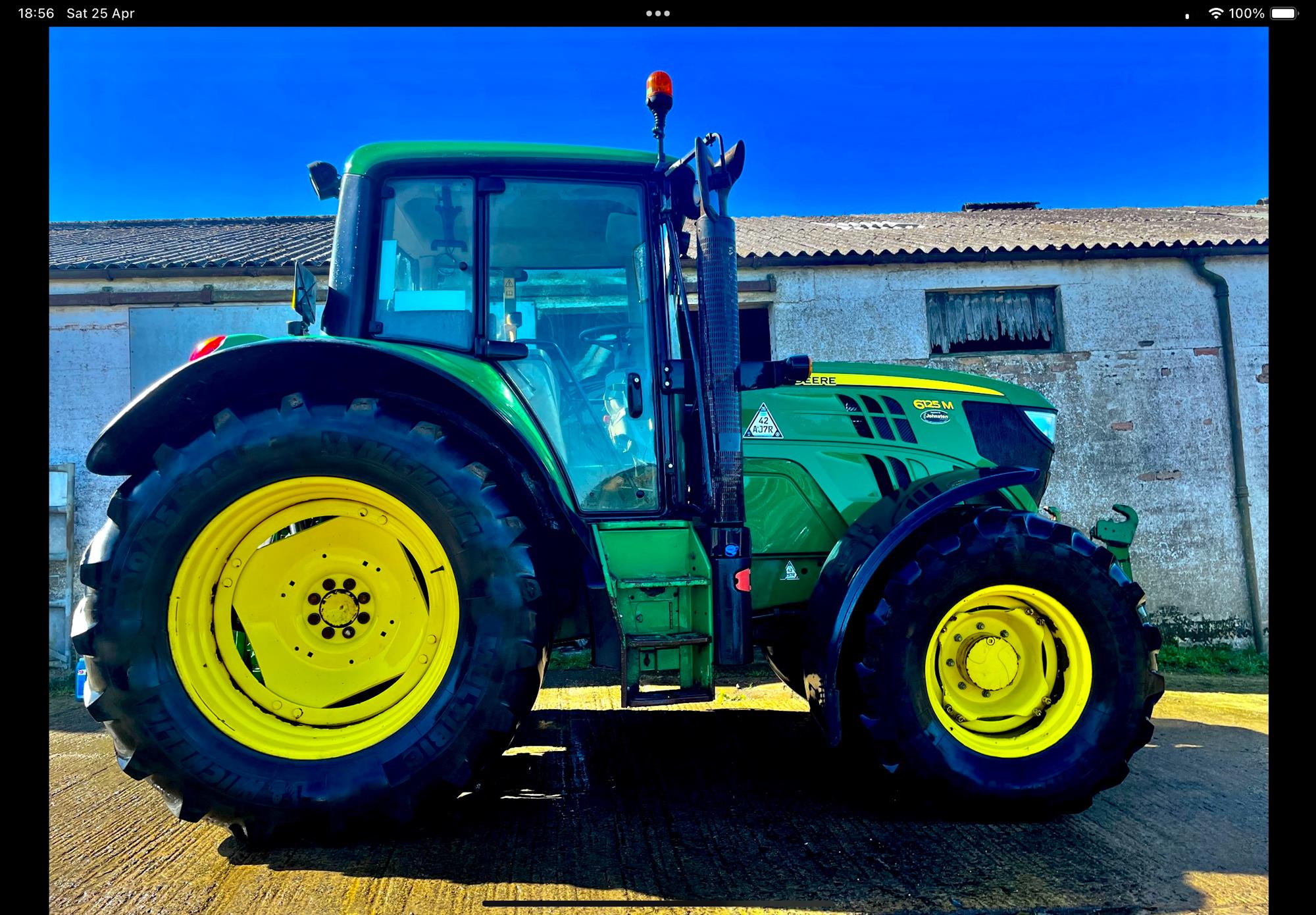 John Deere 6125M