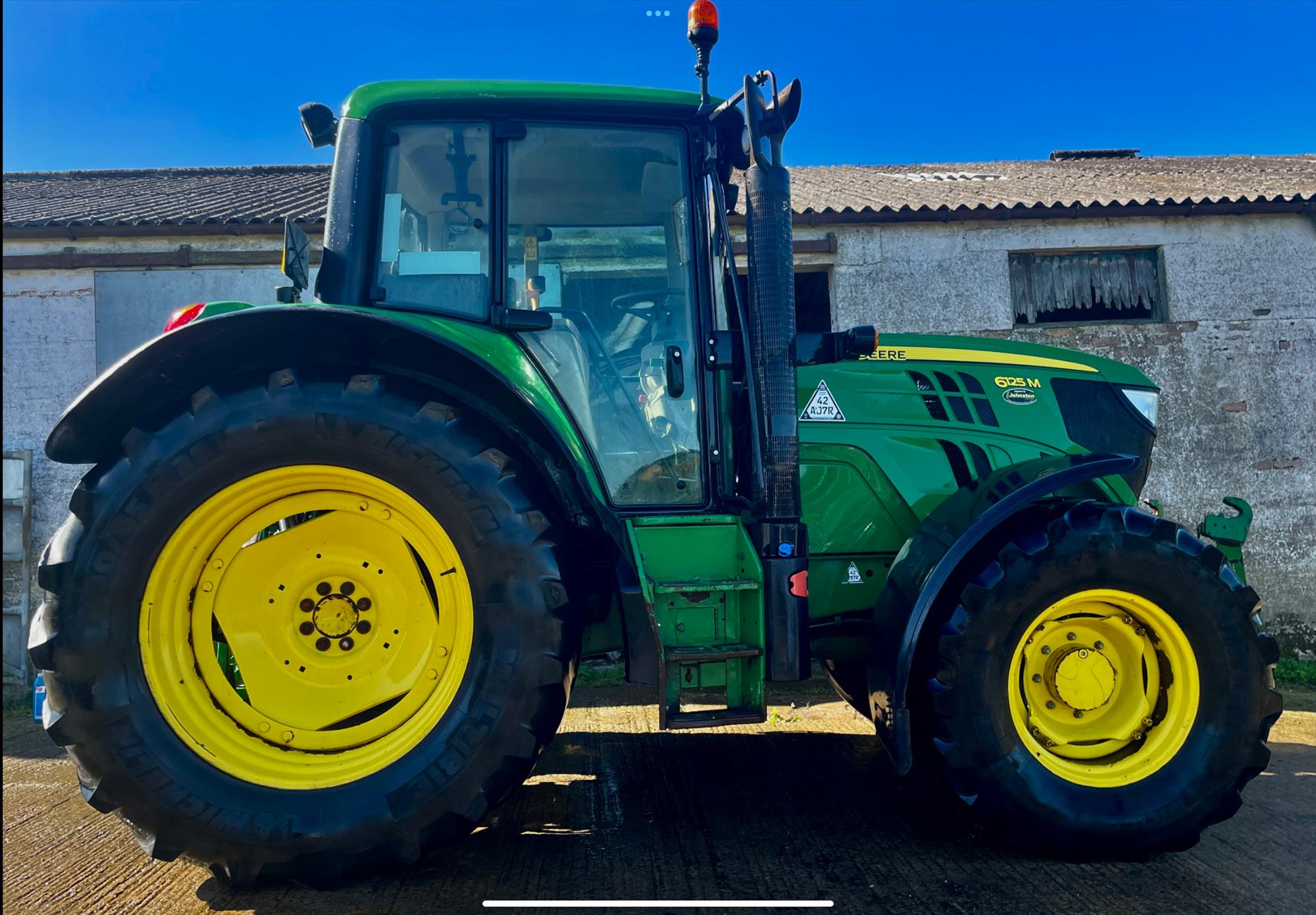 John Deere 6125M