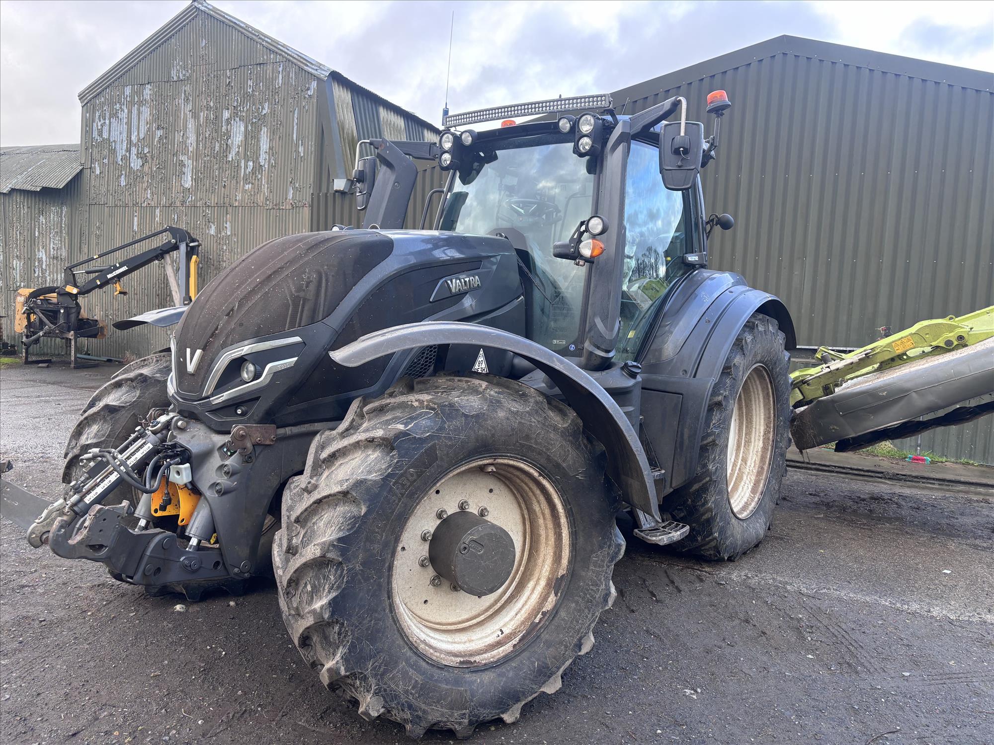 Valtra T235