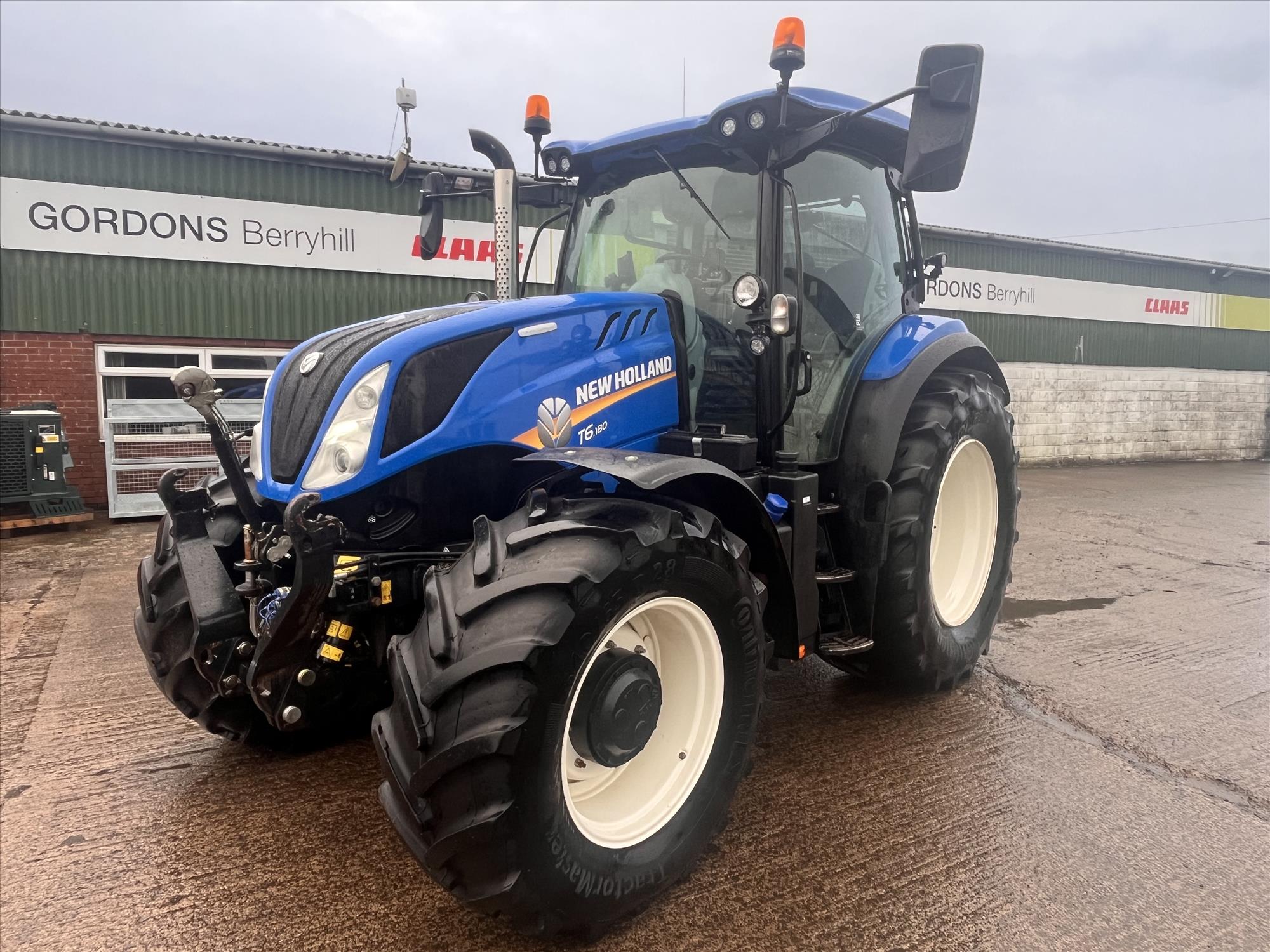 New Holland Used T6.180 D/COMM